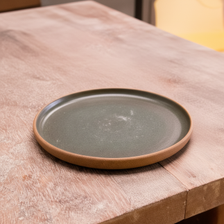 Plato Tendido Artesanal – Colección Viva | Cerámica Amazónica
